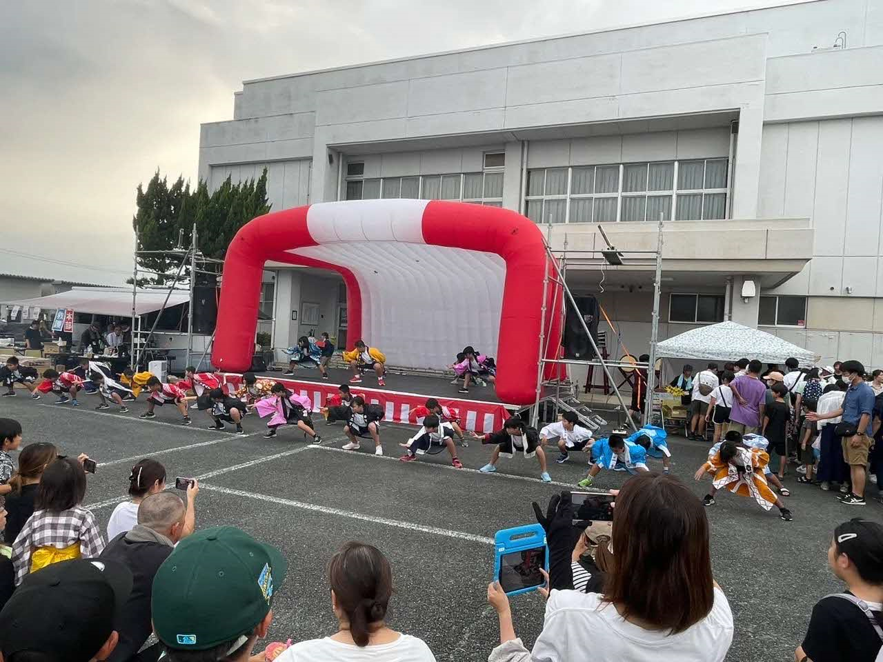 地元の小学生によるソーラン節の演舞