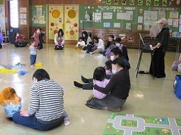 親子リズム遊ぶ