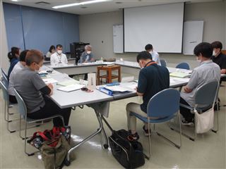 人生会議チームの話し合いの様子 人生会議チームの話し合いの様子