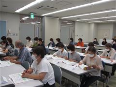 講座中の参加者の全体の様子 講座中の参加者の全体の様子