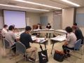 会議の様子の写真の画像