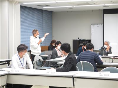 ささえりあ城南センター長が発言している様子