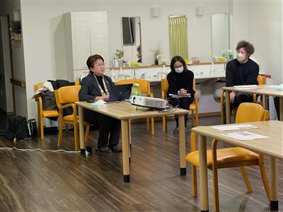 講師が講話をしている様子