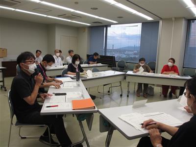 意見を述べる参加者の様子
