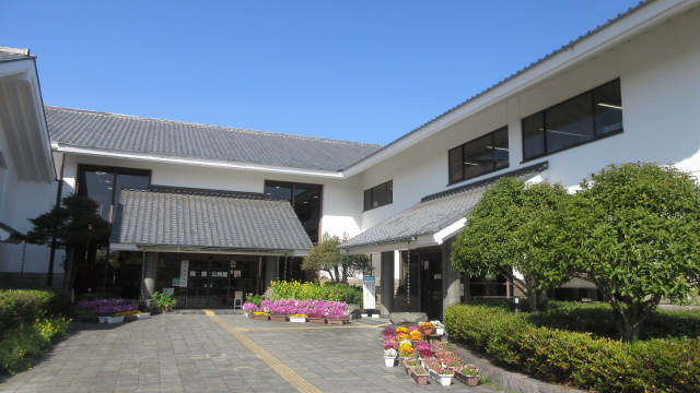 公民館正面全体 公民館正面全体