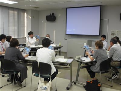人生会議チームの話し合いの様子