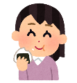 おにぎりを食べる女性 おにぎりを食べる女性