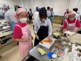 高校での調理風景