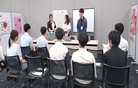 政策局ブース