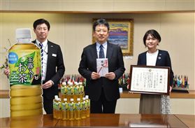 ポッカサッポロフード＆ビバレッジ株式会社様からの熊本城災害復旧支援金への寄附金贈呈