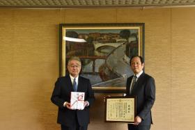 令和6年4月12日(金) 株式会社丸美屋様からの熊本城災害復旧支援金への寄附金贈呈式