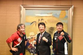4月23日（火）NPO法人九州プロレスの大西市長表敬訪問