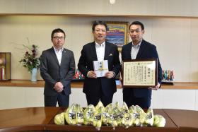 株式会社藤本物産様から熊本城災害復旧支援金への寄附金贈呈
