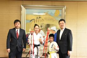 全日本少年少女空手道選手権大会結果報告の表敬訪問