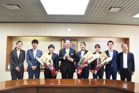 パリオリンピック出場に伴うバドミントン日本代表山口選手・志田選手・松山選手の表敬訪問