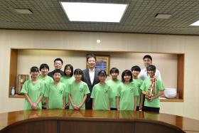 第43回全日本小学生バンドフェスティバルへの出場に伴う「高平台なかよし合奏クラブ」の表敬訪問