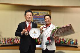 パリ2024パラリンピック競技大会での銅メダル獲得に伴う富田宇宙選手の表敬訪問