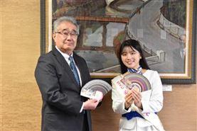 令和6年11月27日（水曜日）年末ジャンボ宝くじ等の発売に伴う「幸運の女神」の副市長表敬訪問