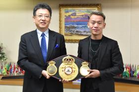 WBA世界バンタム級タイトルマッチチャンピオン獲得に伴う堤聖也選手の市長表敬訪問