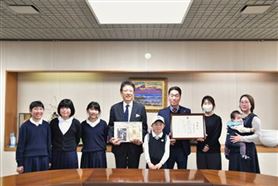 令和6年12月27日（金曜日）高齢者福祉施設へのもち米等寄贈に対する感謝状贈呈式
