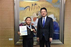 令和6年12月16日（月曜日）令和6年度・第41回全国少年少女レスリング選手権大会優勝に伴う表敬訪問