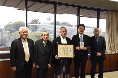 令和7年2月7日（金曜日）加藤神社様からの熊本城災害復旧支援金への寄附金贈呈