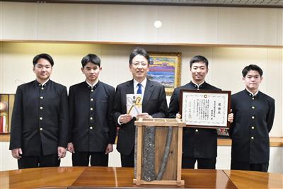 令和7年2月18日（火曜日）熊本工業高等学校様からの傘立ての寄贈及び感謝状贈呈式