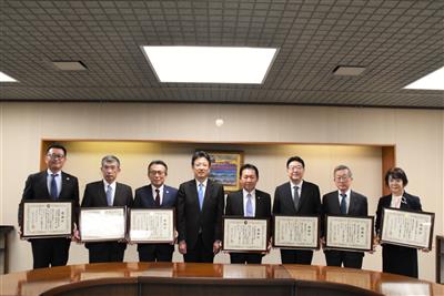 令和7年3月3日（月曜日）「市電緑のじゅうたんサポーター制度」への寄附に伴う感謝状贈呈式