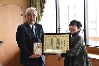 令和7年3月19日（水曜日）一条商事株式会社様からの熊本城災害復元整備基金への寄附金贈呈