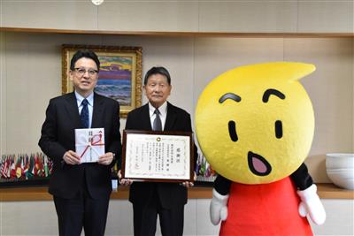 令和7年4月14日（月曜日）株式会社　丸美屋様からの熊本城災害復旧支援金への寄付金贈呈