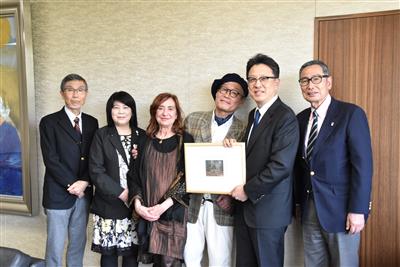 令和7年4月16日（水曜日）フレスコ画家牛島徳正氏の国内初個展開催に伴う市長表敬訪問
