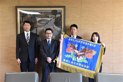 令和7年6月4日（水曜日）第74回全日本大学野球選手権大会出場に伴う東海大学九州キャンパス硬式野球部の皆さまの副市長表敬訪問