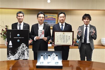 令和7年6月10日（火曜日）ハイコムウォーター株式会社様からの熊本城災害復旧支援金への寄附金贈呈