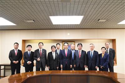 令和7年10月15日（水曜日）美作市長及び美作市議団の皆さまの市長表敬訪問