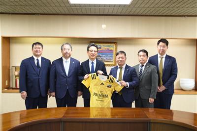 令和7年10月29日（水曜日）ラグビーリーグワン 熊本地震復興10年TRY！KUMAMOTO開催に伴う市長表敬訪問