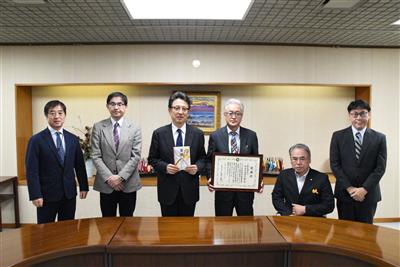 令和7年11月21日（金曜日） 一般財団法人 熊本県教育会館様からの熊本城復元整備基金への寄附金贈呈