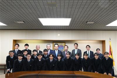 令和7年12月5日（金曜日）千原台高等学校・九州学院高等学校の全国高等学校駅伝競走大会出場に伴う表敬訪問