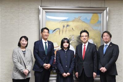 令和7年12月11日（木曜日）熊本市立千原台高等学校生の起業に伴う表敬訪問