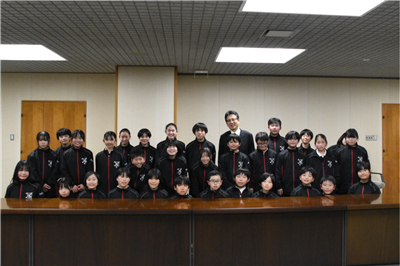 令和7年12月19日（金曜日）高平台なかよし合奏クラブの小学生バンドフェスティバル全国大会金賞受賞に伴う表敬訪問