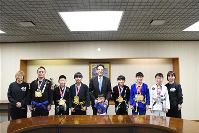 令和7年12月24日（水曜日）Sjjif World Jiu Jitsu Championship 2025　金メダル獲得に伴う市長表敬訪問について