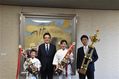 令和8年2月17日（火曜日）「全日本極真「型」空手道選手権大会」優勝に伴う市長表敬訪問