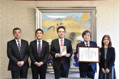 令和8年2月18日（水曜日）株式会社構造計画研究所ホールディングス様からの熊本城災害復旧支援金への寄附金贈呈