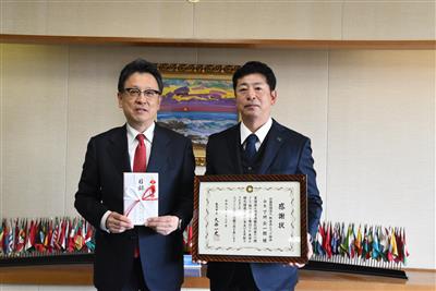 令和8年2月20日（金曜日）公益社団法人熊本県トラック協会「トラックの森づくり」神園山小山山緑地への樹木寄贈目録贈呈式