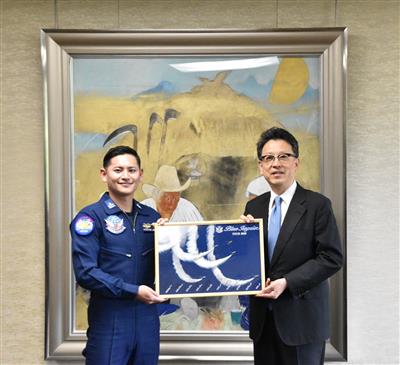 令和8年4月13日（月曜日）ブルーインパルスの展示飛行に伴う市長表敬訪問