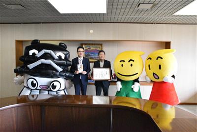 令和8年4月20日（月曜日）株式会社丸美屋様からの熊本城災害復旧支援金への寄附金贈呈