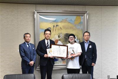 令和8年5月21日（木曜日） 瀧下 和之様・ゆでたまご様（嶋田 隆司様・中井 義則様）より熊本城災害復旧支援金への寄附金贈呈について