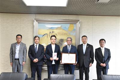 令和8年5月27日（水曜日）熊本県太鼓連合様・熊本県太鼓連盟様からの熊本城災害復旧支援金への寄附金贈呈