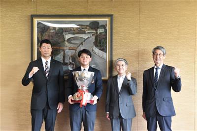 令和8年6月3日（水曜日）東海大学九州キャンパス硬式野球部 「第75回全日本大学野球選手権記念大会」出場に伴う副市長表敬訪問