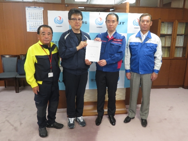 塩見・国土交通事務次官に要請